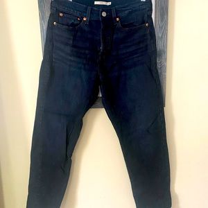 Black wedgie fit Levi’s w28